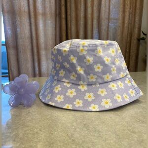 Women’s Brand New Purple & Floral Bucket Hat With Matching Claw Clip